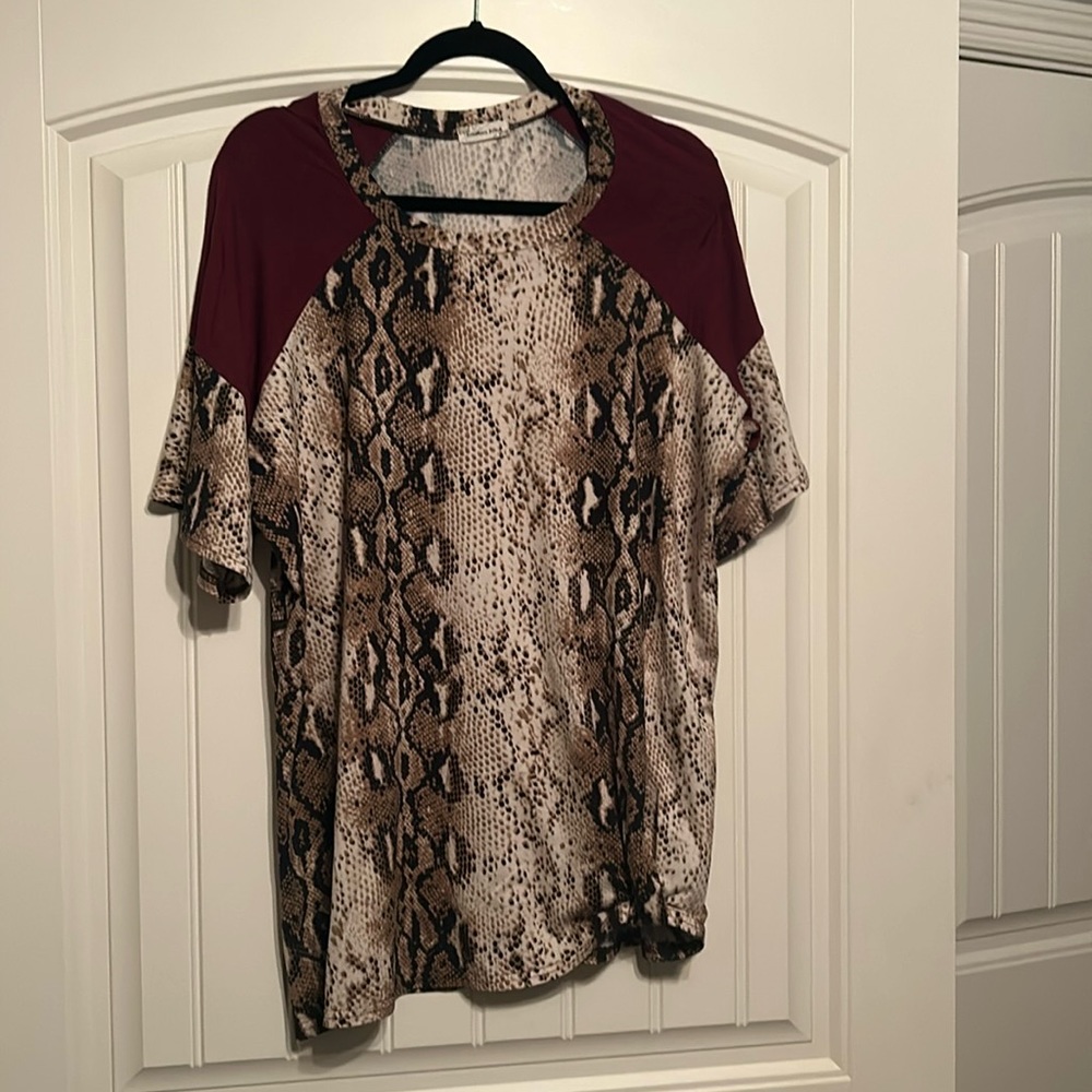 Xxl snake skin print top